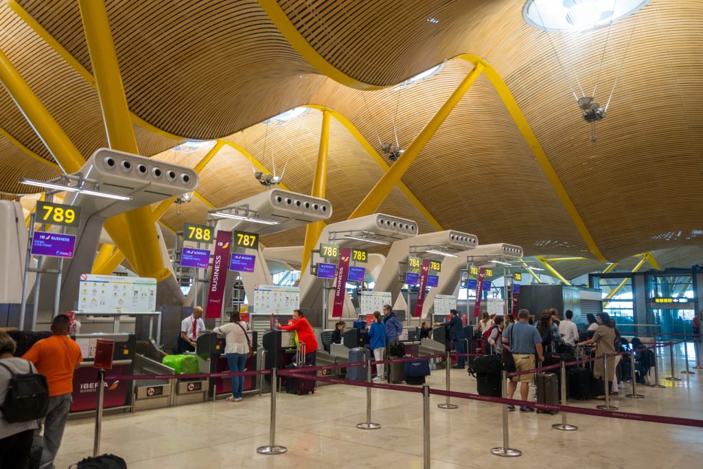 Iberia Business Class Check-in in Madrid-Barajas