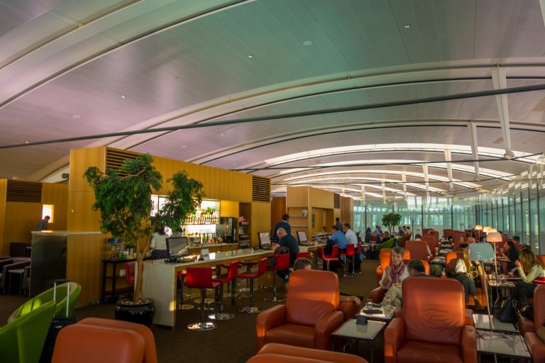 Review: Air Canada Maple Leaf Lounge Toronto