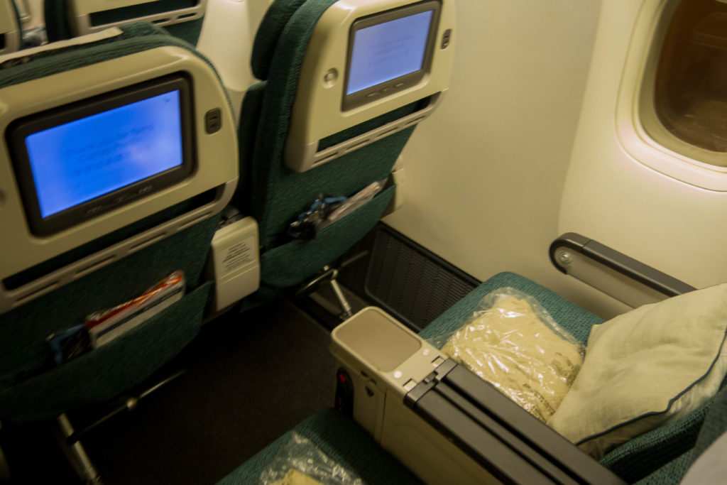 Review Cathay Pacific 777 300er Economy Class Hongkong Nach