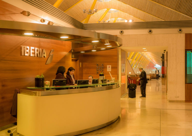 Review: Iberia Dalí Lounge Madrid-Barajas